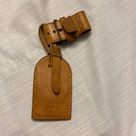 Like New Louis Vuitton Luggage Tag and Poignet Set - Picture 2 of 2
